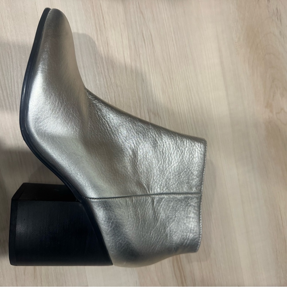 Marc Fisher Silver Booties 8.5 New - Picture 3 of 4